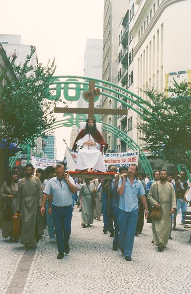 Arquivo:Desfile-de-INRI-CRISTO-em Curitiba-3.jpg